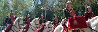 El Escuadrón de Caballería de la Hermandad donan una estrella para la corona de la Virgen