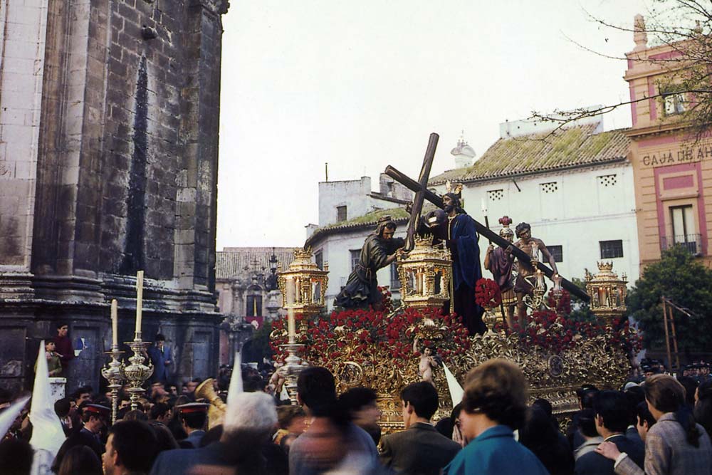 Nuestra Historia 10. Los faroles del paso de Ntro. Padre Jesús de la Victoria